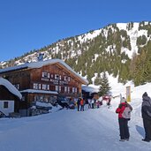 rifugio micheluzzi duron huette inverno