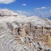 da marmolada e passo pordoi a funivia stazione a monte frame