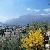 arco centro storico sentiero discesa da castello