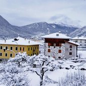 Parco Urbano di Terzolas con Val di Sole sullo sfondo