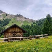 baita presso lago delle salare