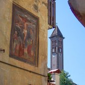 castello di fiemme affresco su casa e campanile