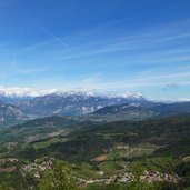 vista su loc montevaccino di trento e dietro val di cembra e rotaliana