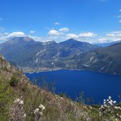 sentiero per cima nodice vista sula lago di garda