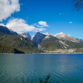 lago di molveno e dolomiti di brenta autunno