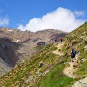 sentiero e vedretta de la mare al cevedale e rifugio larcher