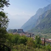 vista su tenno con castello nella nebbia