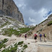 sentiero x rifugio vajolet escursionisti