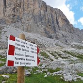 segnavia sentiero panoramico per rifugio gardeccia catinaccio