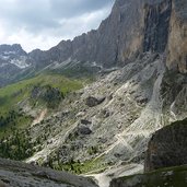 vista su strada per rifugi preuss e vajolet