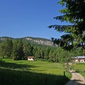 weg von enzianhuette mendel zu roen stube golfwiesen