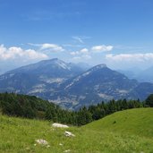 vista verso val di gresta con monte stivo