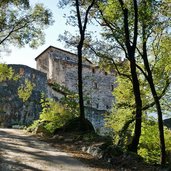 castel pietra di calliano percorso dell arte