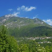 vista su garniga vecchia sotto monte bondone