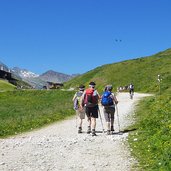 escursionisti presso baita segantini