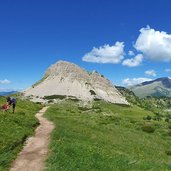 sentiero per cima castellaz