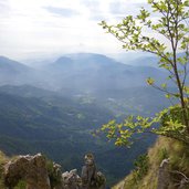 vista verso valli di pasubio con nebbia