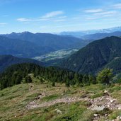 sentiero n e val di fiemme con cavalese