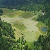 vista su lago covel e malga covel da funivia pejo