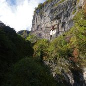 sentiero per eremo di san colombano