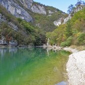 sentiero lago san colombano autunno