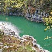 sentiero lago san colombano autunno