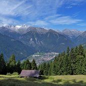 val rendena con carisolo e pinzolo sfondo con presanella