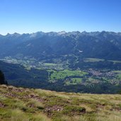 prati ronchese sopra malga cugola e vista su val di fiemme