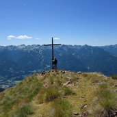 schwarzhorn gipfelkreuz ost cima est corno nero verso fiemme