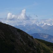 wanderer am abstiegsweg nordwest schwarzhorn