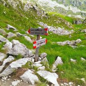 segnavia sentiero presso lago lambin