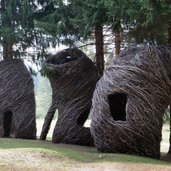 Patrick Dougherty Tana Libera Tutti Copyright Arte Sella Photo Giacomo Bianchi