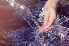 Adobe Stock quelle wasser hand frisch therme