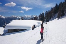 vista di Malga Bolentina Alta e sullo sfondo il Monte Peller e il Sasso Rosso