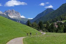 pista percorso ciclabile val di fassa presso moena