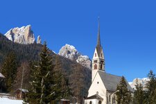 vigo di fassa inverno chiesa san giovanni dietro gruppo sassolungo
