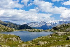 trentino Lago Nero e vista su dolomiti di Brenta