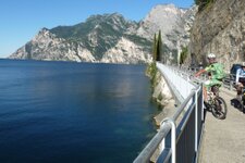 PeerRS C pedo ciclabile garda tra torbole e riva panorama sul lago fr