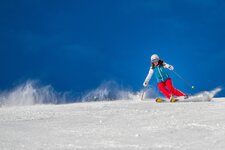 RS Adobe Stock Skifahren winter schnee person marketing (modificata)