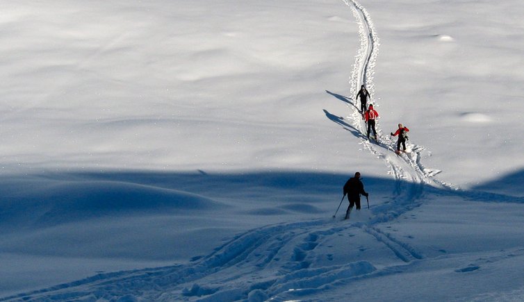 Abfahrt Skitour Aufstieg generic