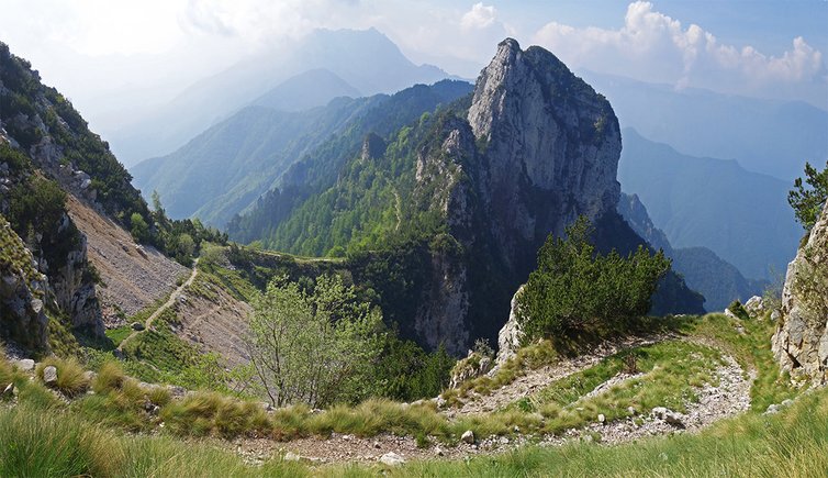 sentiero da monte zugna a passo buole e coni zugna