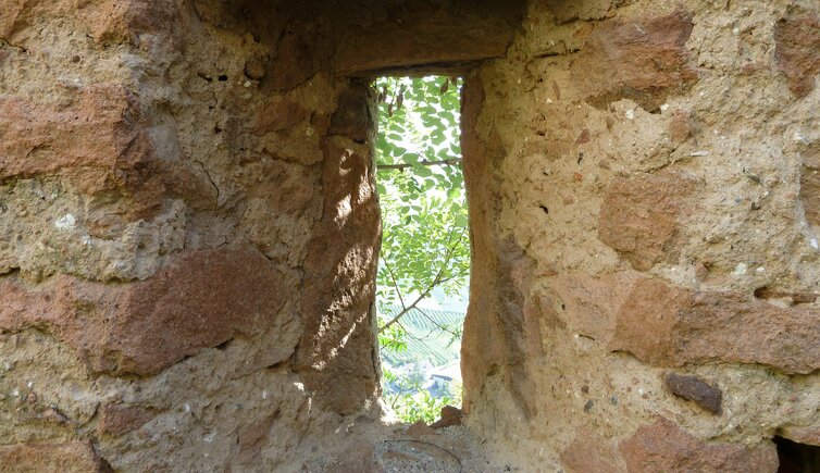 burg ruine schiesscharte