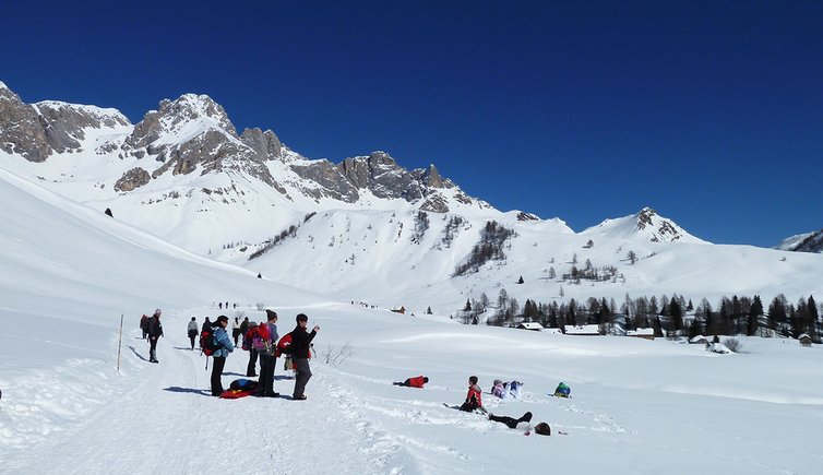 sentiero moena pellegrino fuchiade inverno bambini neve