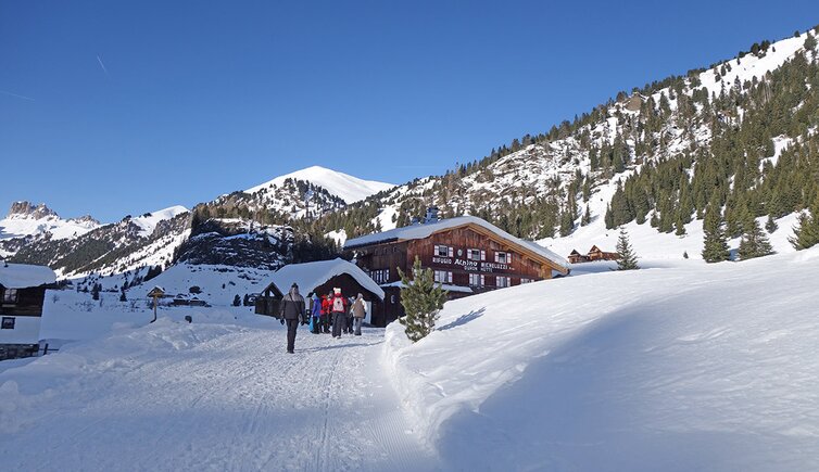 rifugio micheluzzi duron huette inverno