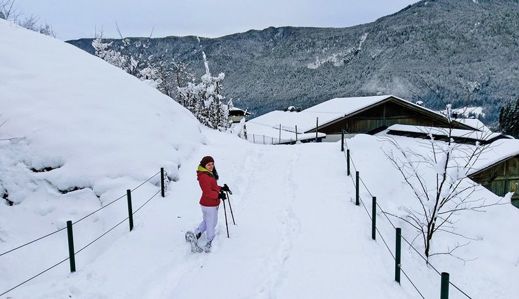 Sentiero verso Pracorno sopra abitato di Magras