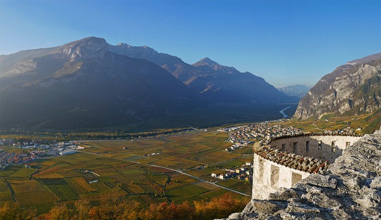 vallagarina di sera in autunno da castel beseno fr