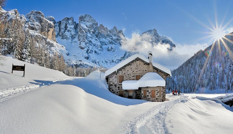 Malga Venegiota di Tonadico Trentino inverno Adobe Stock