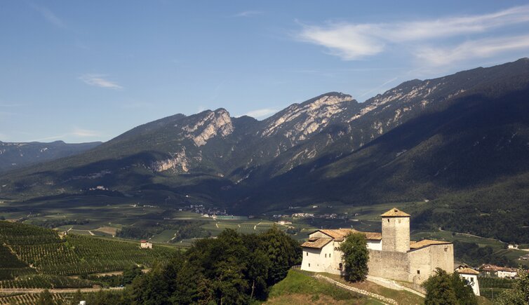 castel belasi paesaggio estate Apt Valdi Non Campodenno (C)Francesca Padovan