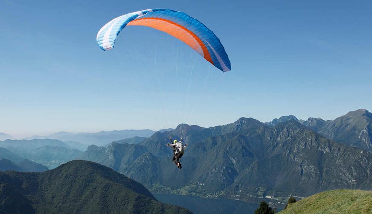 parapendio lago di idro